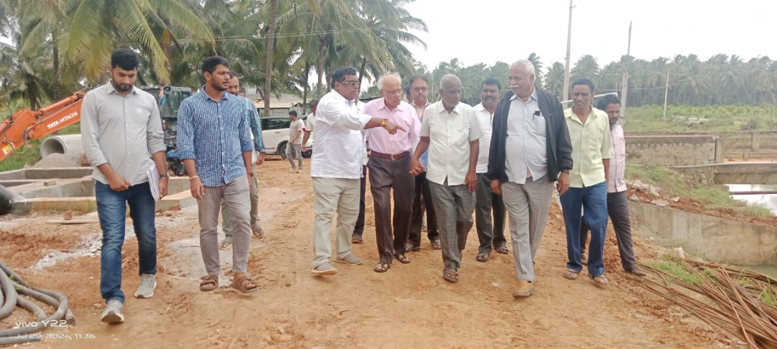 ಬಲಗೈ ಕೊಟ್ಟಿದ್ದು ಭೈರಪ್ಪರ ಎಡಗೈಗೂ ಗೊತ್ತಾಗಲಿಲ್ಲ !