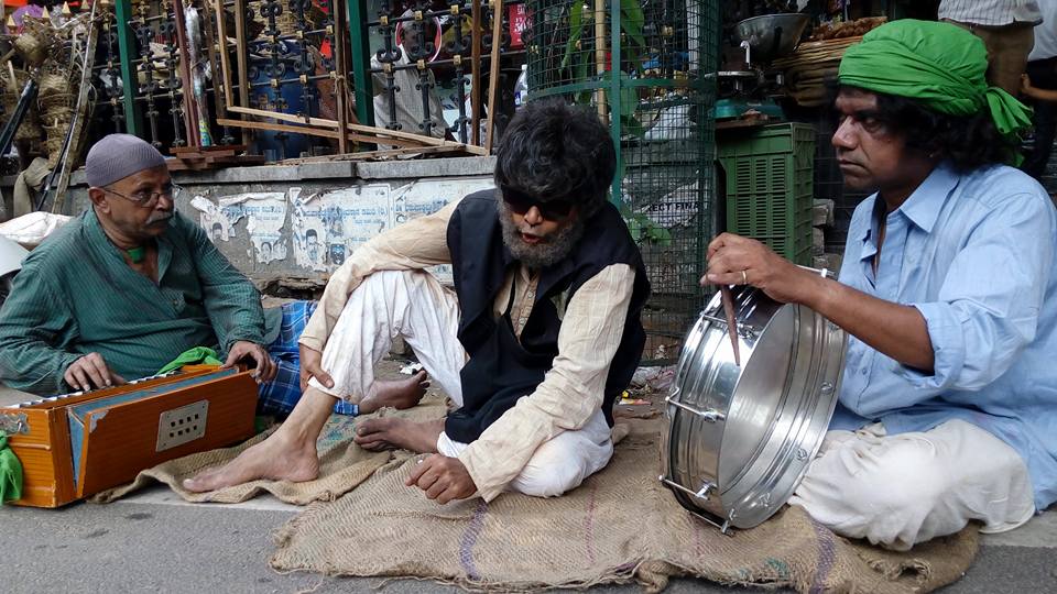 ಮಾರುವೇಷದ ಗಾಯಕ !