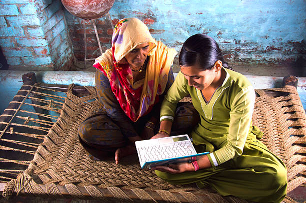 ಜಾರ್ಖಂಡದ ಹಳ್ಳಿಯಲ್ಲಿ ಜೊತೆಯಾಗಿ ಅಕ್ಷರ ಕಲಿತ ಅತ್ತೆ-ಸೊಸೆಯರು