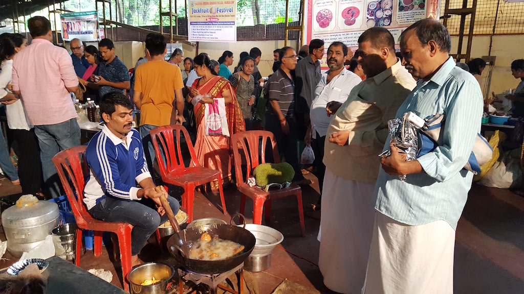 ಮಂಗಳೂರಿನ ಹಲಸು ಹಬ್ಬದಲ್ಲಿ ಜನಸಾಗರ