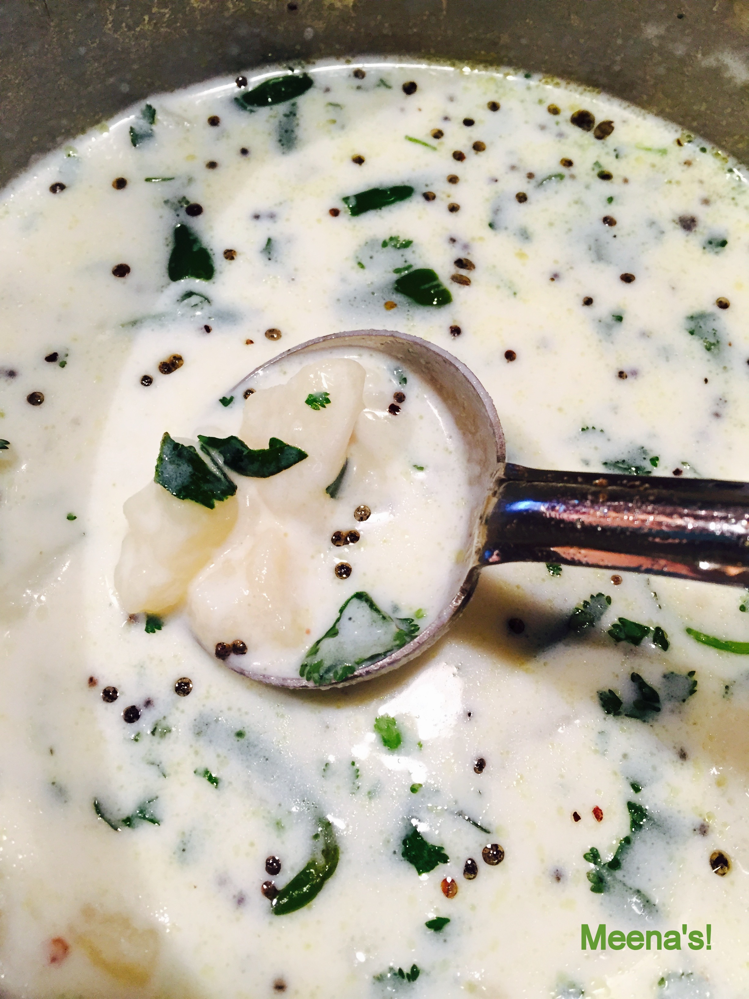 ಮೊಸರು ಬಜ್ಜಿ (ಆಲೂಗೆಡ್ಡೆ ಮೊಸರು ಬಜ್ಜಿ) - ರಾಯತ! 