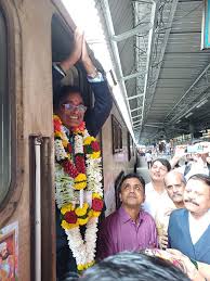 ಪ್ರಪ್ರಥಮ ಮಹಿಳಾ ಲೋಕೋಪೈಲೆಟ್ ಸುರೇಖಾ ಯಾದವ್ 