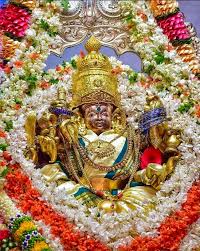 ತಾಯಿ ಚಾಮುಂಡೇಶ್ವರಿದೇವಿಯ ಪಾದ ಕಮಲಗಳಿಗೆ ಕೈ ಮುಗಿಯುತ್ತಾ...