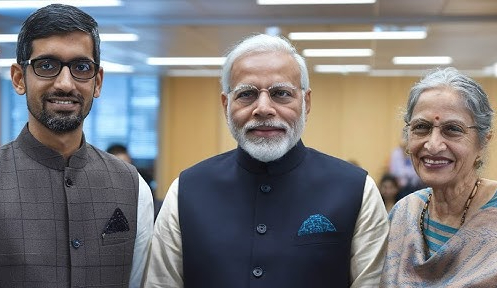 ಅವರು ಆಕೆಯ ಪಾದಗಳನ್ನು ಮುಟ್ಟಿದರು... ಮತ್ತು ಪ್ರಪಂಚವನ್ನೂ...